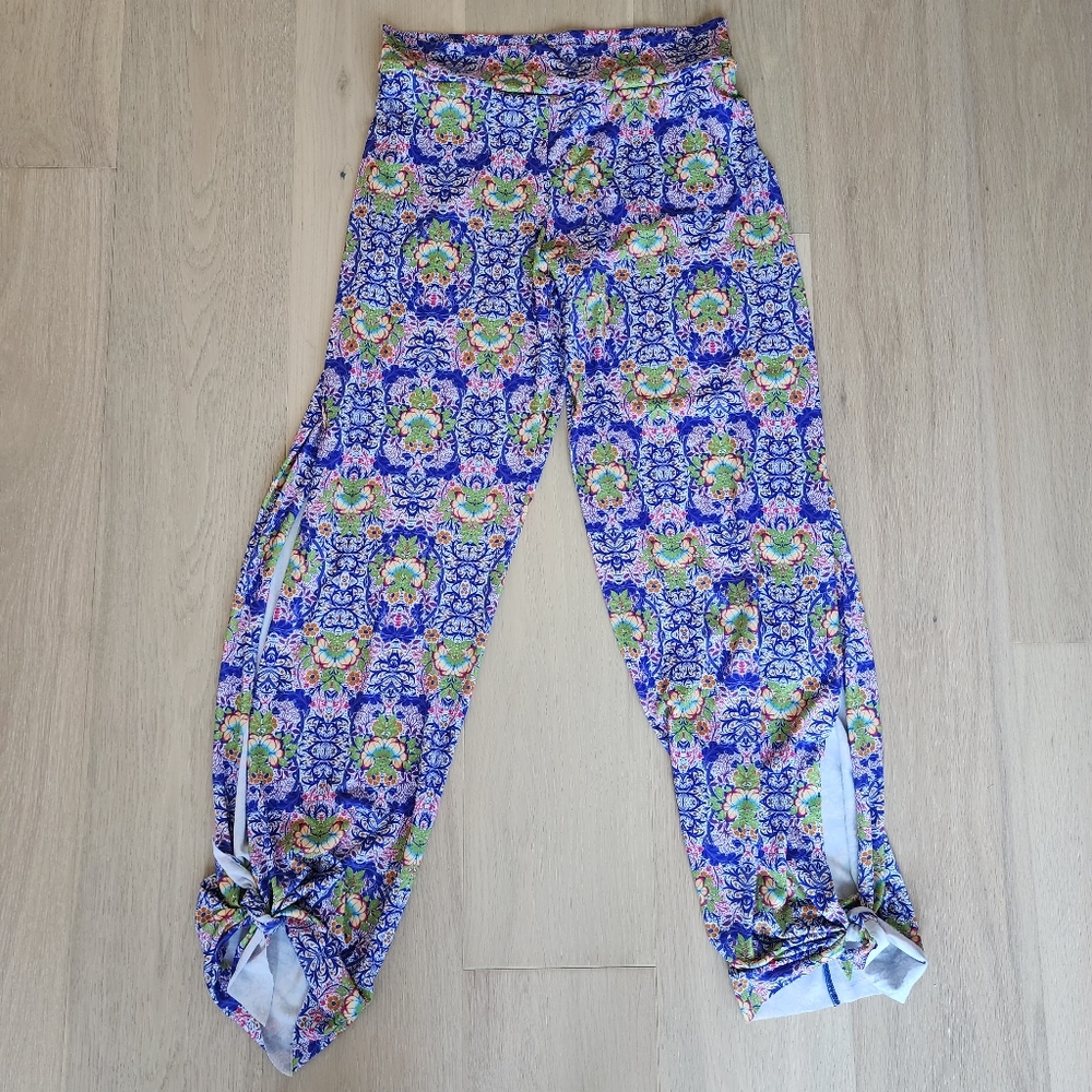 Onzie Pura Vida Pants in Abstract Lotus